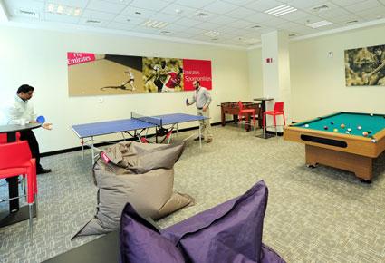 طيران الإمارات تفتتح مركزاً جديداً للاتصال في دبي